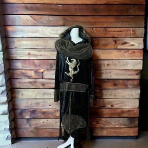 HOODED ROBE Lion Crest costume Black and Gold Spirit Of Halloween Adult